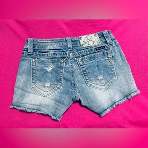 Miss Me Women Signature jean raw hem shorts size 28